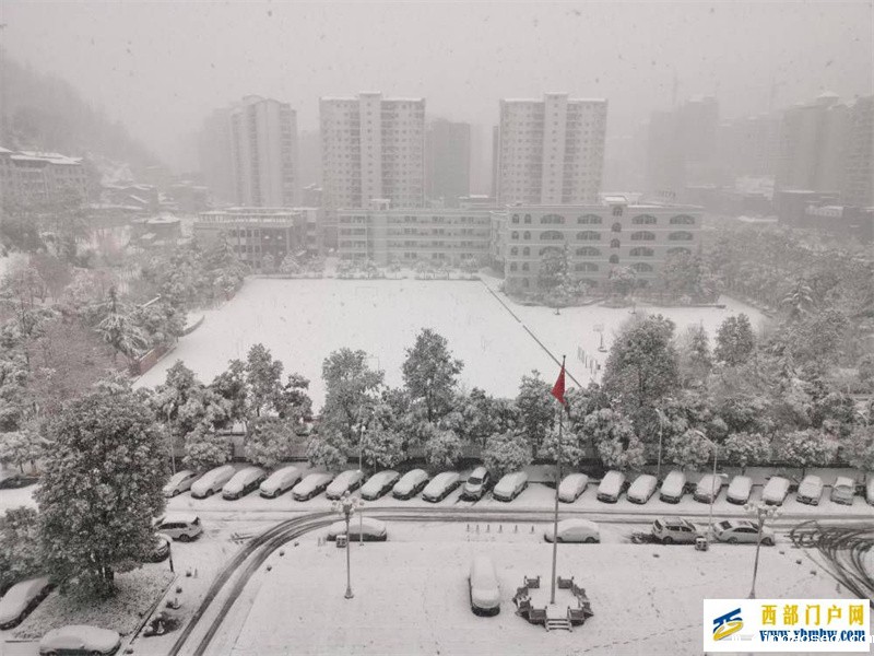 望巴蜀酉阳下雪啦!下得那么深,下得那么认真……(图2) 望巴蜀酉阳下雪啦!下得那么深,下得那么认真……(图2)