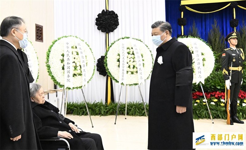习近平等党和国家领导同志到医院为江泽民同志送别并护送遗体到八宝山火化(图2) 习近平等党和国家领导同志到医院为江泽民同志送别并护送遗体到八宝山火化(图2)