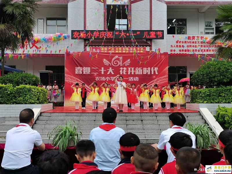 喜迎二十大 花开新时代(图1) 新队员入队宣誓.jpg