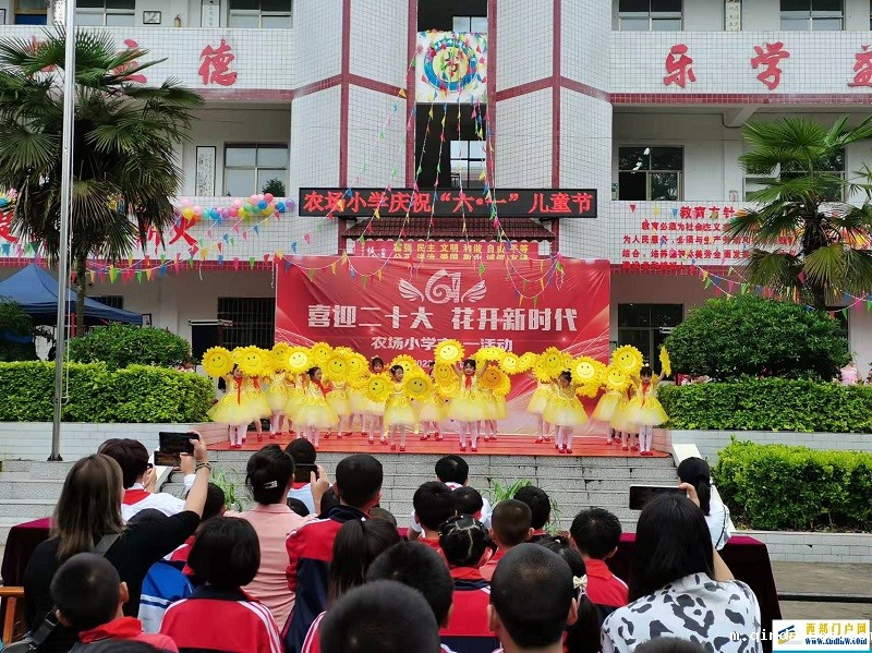 喜迎二十大 花开新时代(图2) 开场舞蹈《花开新时代》-1.jpg