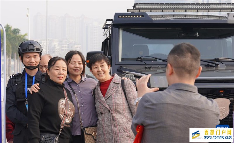 广西南宁举办警营开放日活动(图4) 广西南宁举办警营开放日活动(图4)