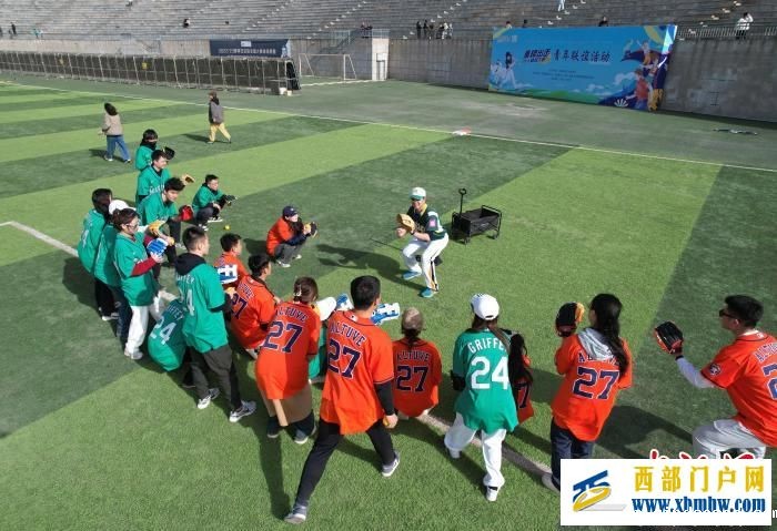 宁夏银川:青年体验棒球运动(图7) 宁夏银川:青年体验棒球运动(图7)