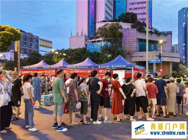 荷花池社区在金牛万达广场开展便民宣传志愿服务活动(图4) 荷花池社区在金牛万达广场开展便民宣传志愿服务活动(图4)